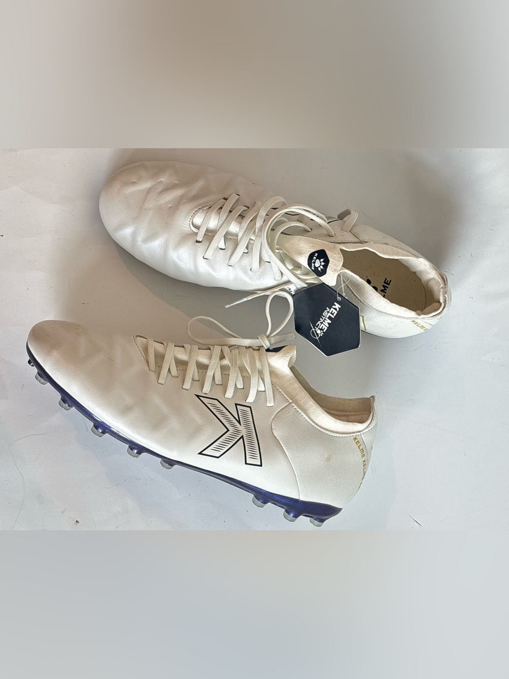 Kelme NWT Men’s White Soccer Cleats